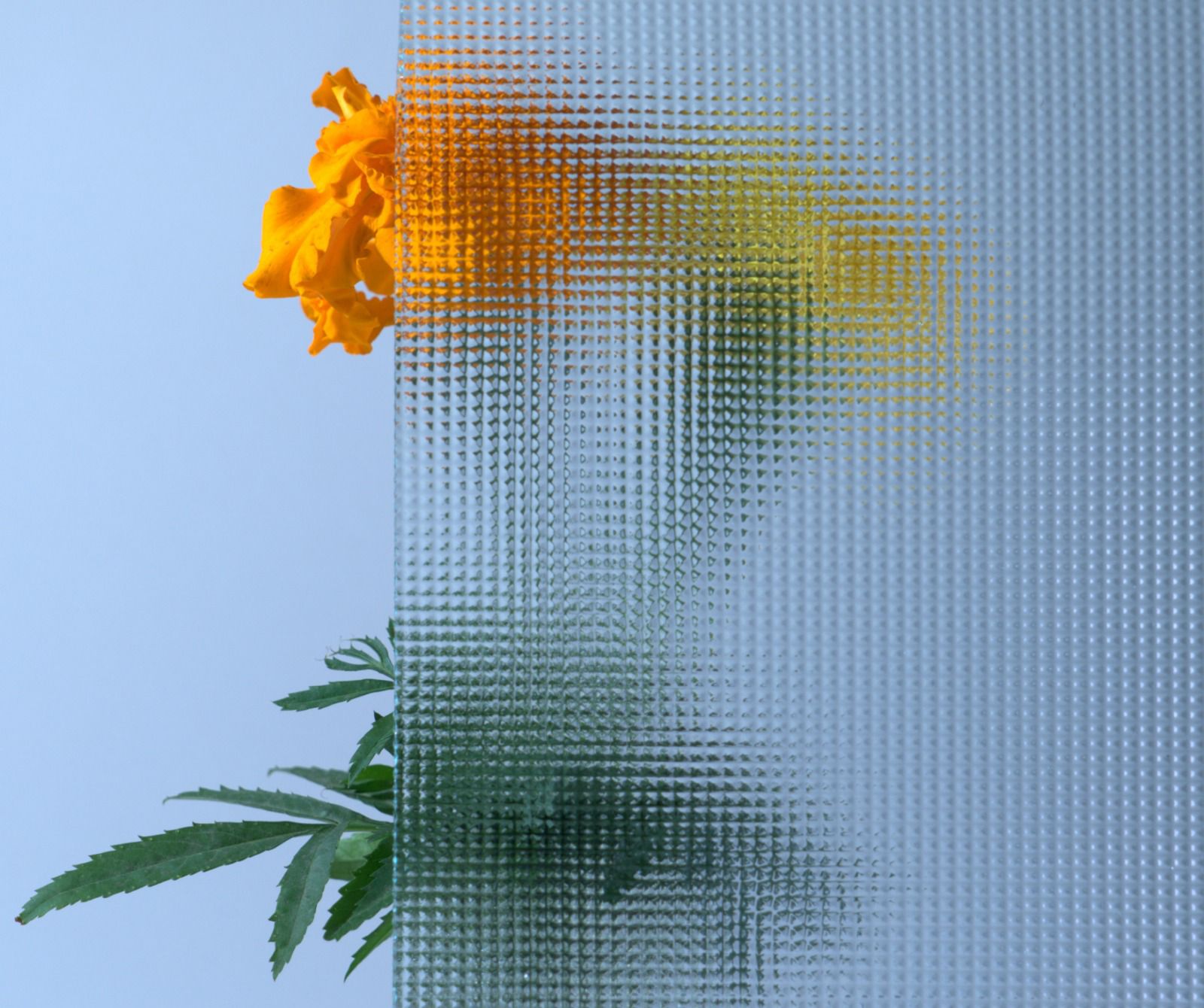 Pyramid Pattern Glass EN